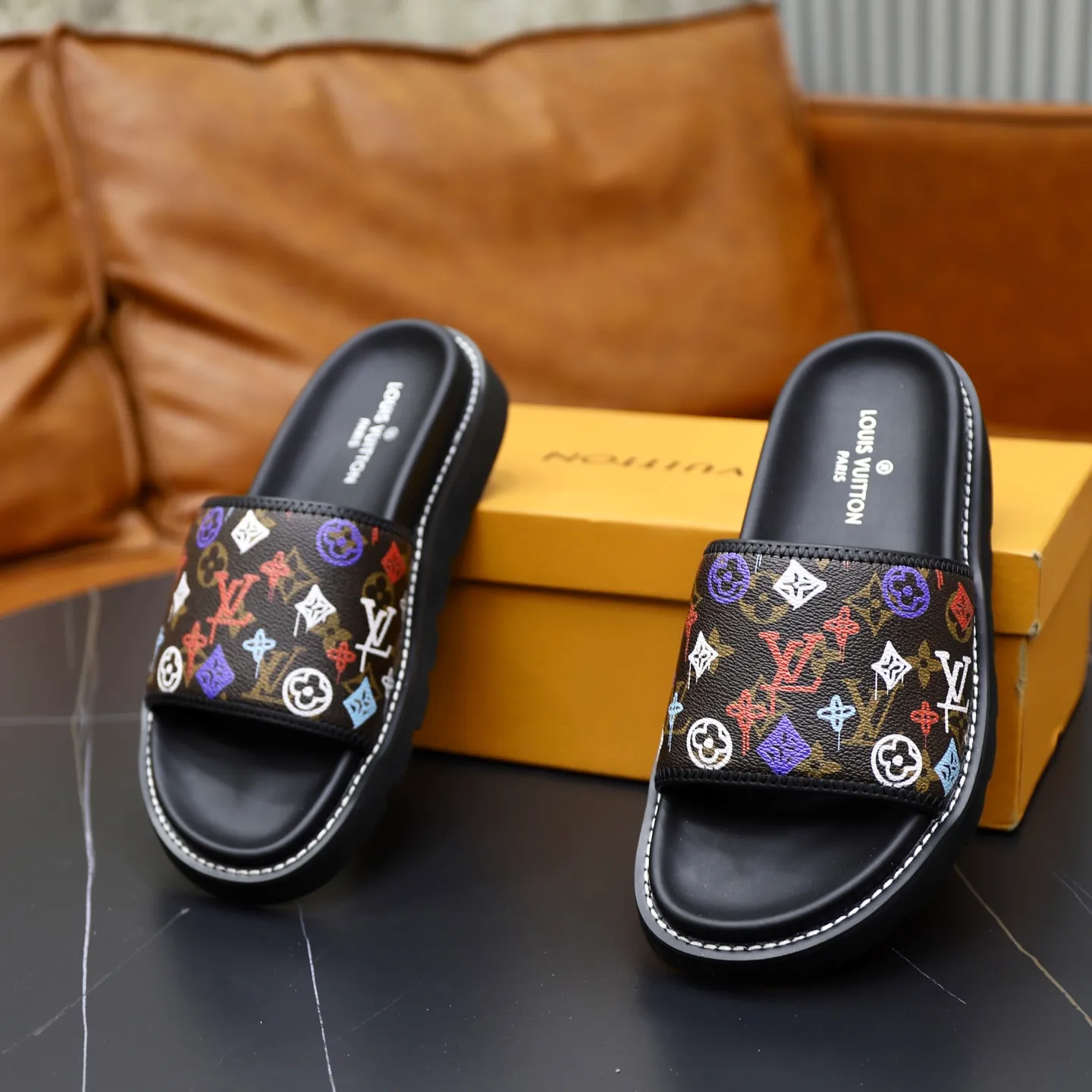 Ex-factory price: 320💰🙅‍♂️🙅‍♂️🙅‍♂️ Brand: LV Louis Vuitton Standard code: 38-45 Grade: Same as the official website Material: Original material design Original rubber wear-resistant molded outsole Style category: Men's fashion sandals Distinguished luxury brand elements Top luxury Color: Actual picture color